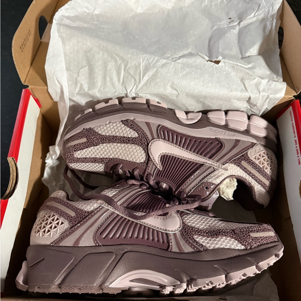 New Nike vomero 5 tattoo particle rose women’s sneakers size 6